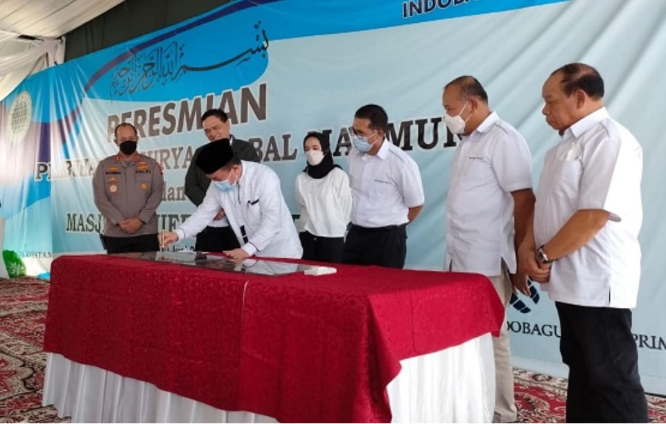 Gubernur Jambi, Al Haris meresmikan pelabuhan PT Surya Global Makmur (SGM) di Desa Teluk Jambu
