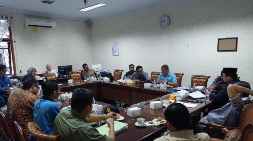 Anggota Komisi III DPRD Provinsi Jambi laksanakan Rapat Dengar Pendapat (RDP) bersama Dinas ESDM dan Dinas Perhubungan Provinsi Jambi.