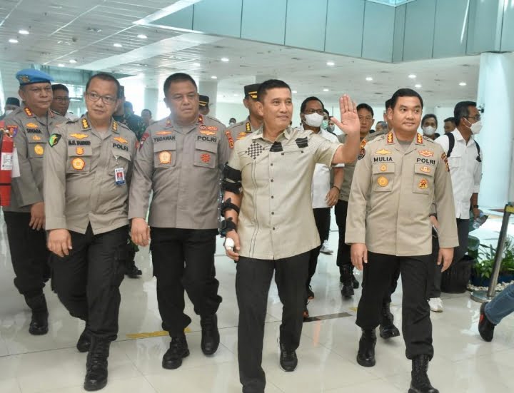 Kapolda Jambi, Irjen Rusdi Hartono saat tiba di Bandara Sultan Thaha Jambi Senin (6/3/2023).