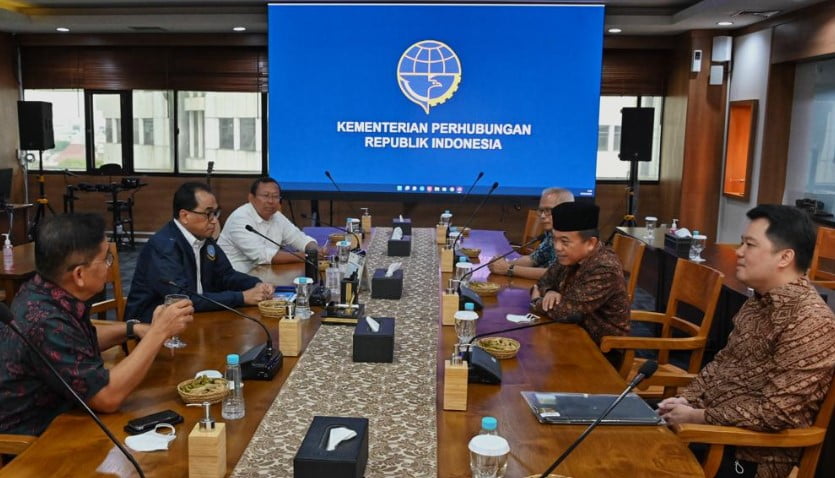 Pertemuan Gubernur Jambi, Al Haris bersama Menhub Budi Karya Sumadi.
