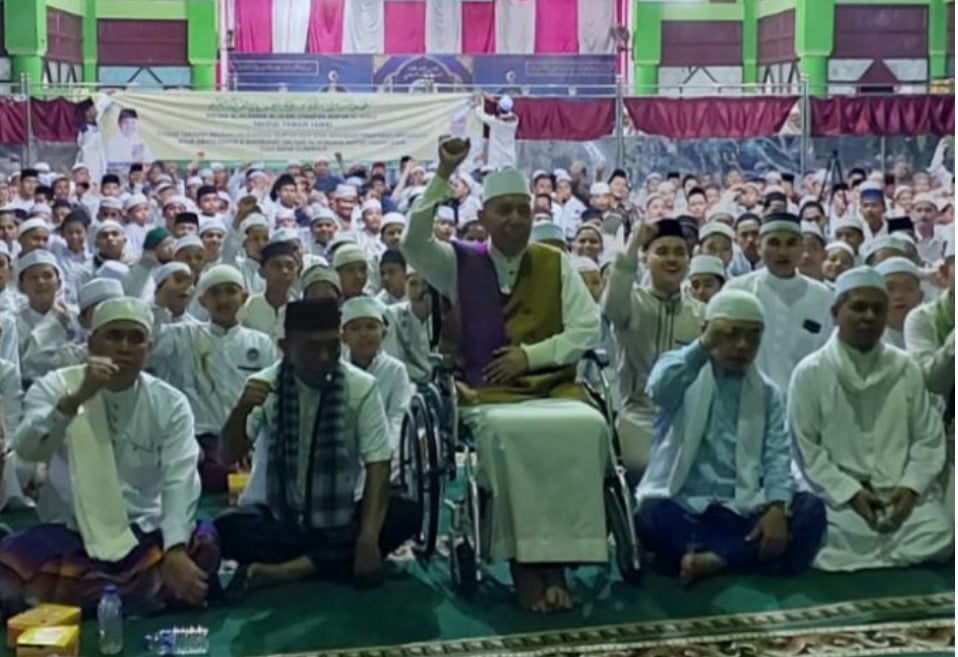 Gubernur Jambi, Al Haris saat menghadiri acara Nuzulul Qur’an di Pondok Pesantren Al-Mubarak