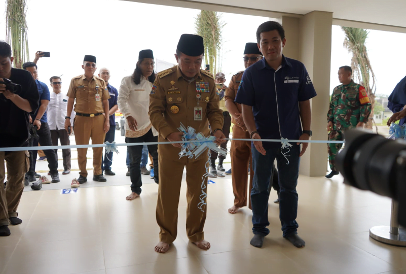 gubernur jambi, al haris resmikan masjid al jabbar citra raya city jambi.