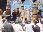 gubernur jambi, al haris saat menghadiri acara hut sma n 11 kota jambi.