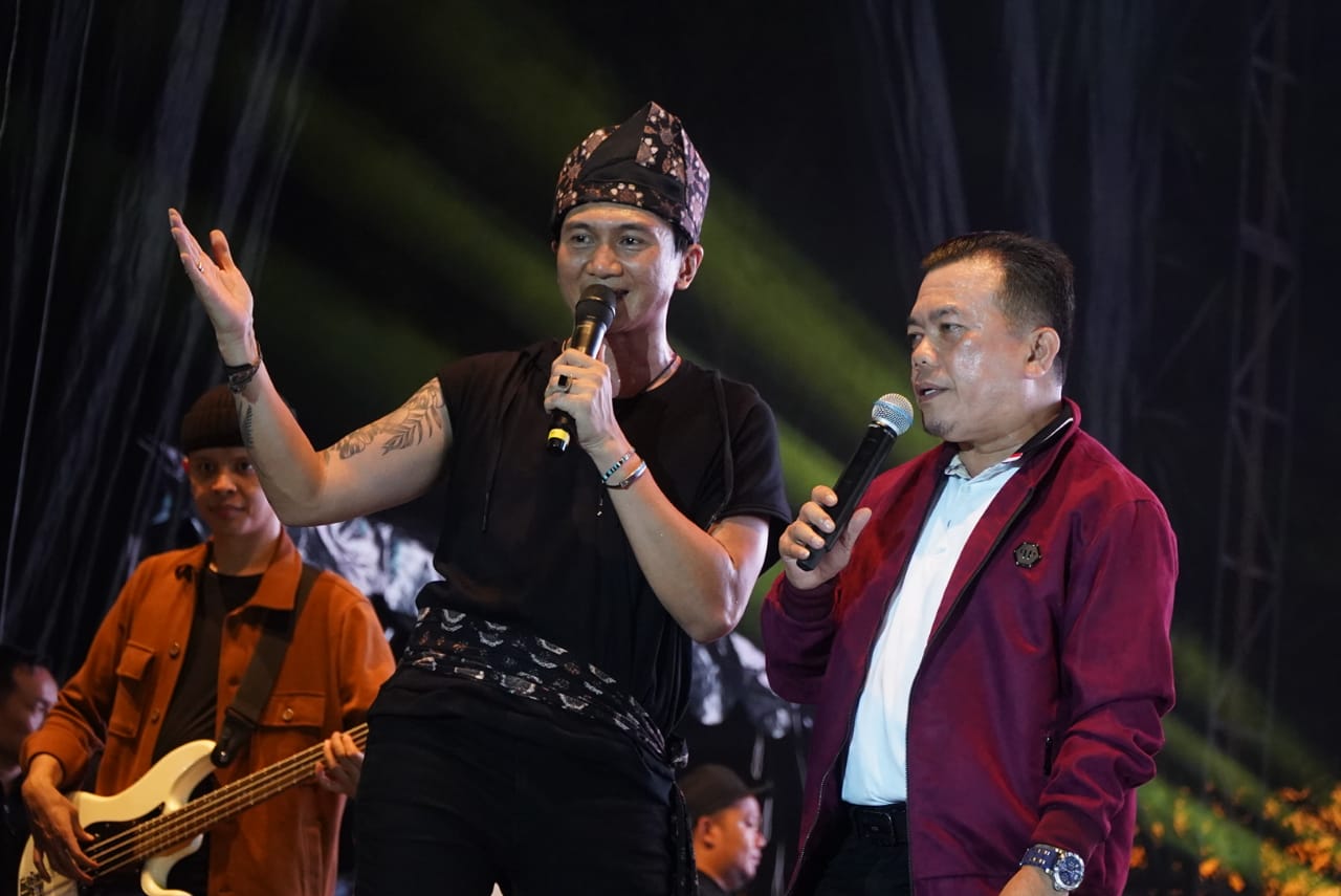 Gubernur Jambi, Al Haris saat hadir pada Malam Penutupan Peringatan HUT ke 67 Provinsi Jambi.