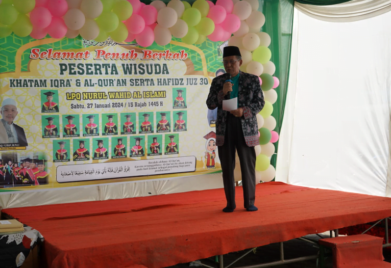 wakil gubernur jambi, abdullah sani saat menghadiri acara wisuda khatam iqra’ dan al qur’an.