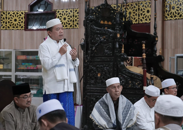 gubernur jambi, al haris safari subuh di kuala tungkal.