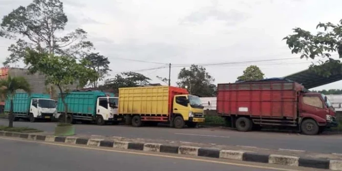4 ribu truk batu bara