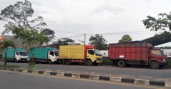 4 ribu truk batu bara