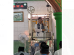 dr maulana saat menjadi khotib shalat jum'at di masjid nur rohimah rt 15 kelurahan bakung jaya