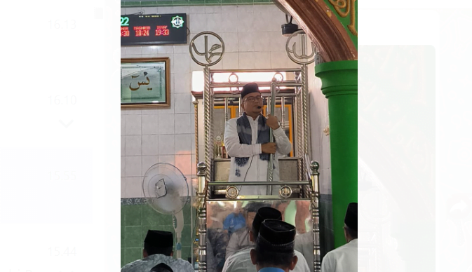 dr maulana saat menjadi khotib shalat jum'at di masjid nur rohimah rt 15 kelurahan bakung jaya