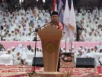 gubernur jambi al haris saat menghadiri wisuda akbar tahfidz al quran ke xiii sekolah islam terpadu sit nurul ‘ilmi jambi