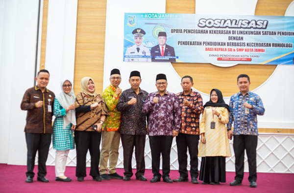 h. maulana hadir ditengah para pejuang pendidikan kota jambi