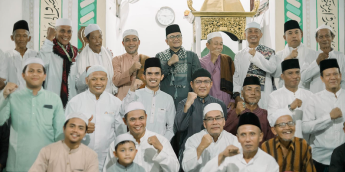 ketua dpd pan dr.dr.h.maulana, mkm, kembali melakukan safari ramadan di masjid jami' al kahfi rt 01 kelurahan tanjung johor