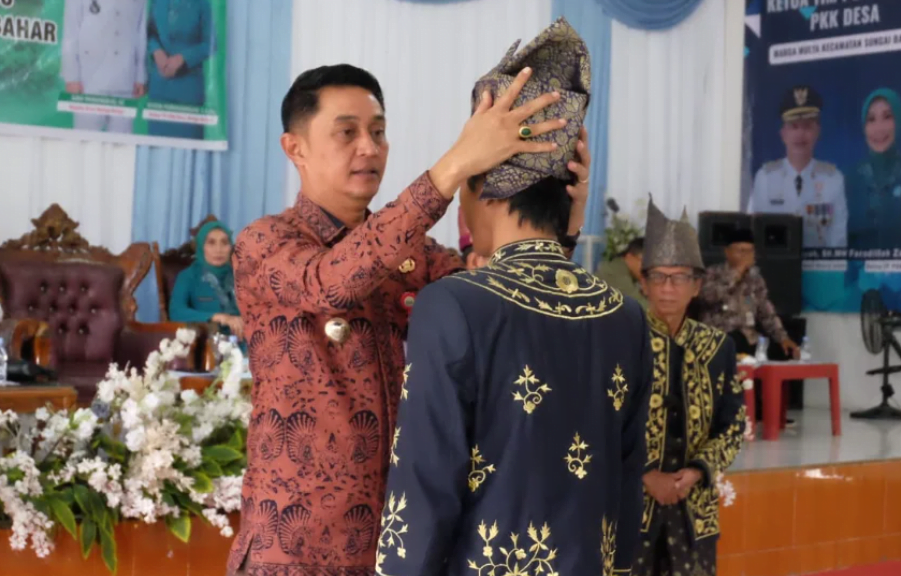pj bupati muaro jambi, bachyuni deliansyah mengukuhkan lam desa marga mulya