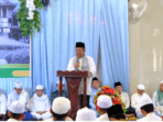 Wakil Gubernur Jambi, Abdullah Sani saat menghadiri acara Ziarah Kubro dan Haul Masyayikh Tsamaratul Insan yang diselenggarakan di Masjid Jami’ Azharussa’adah Ponpes Sa’adatuddaren.