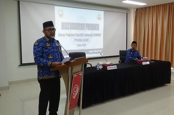 sekda provinsijambi sudirman saat menghadiri musyawarah provinsi korps pegawai republik indonesia korpri provinsi jambi tahun 2024.png