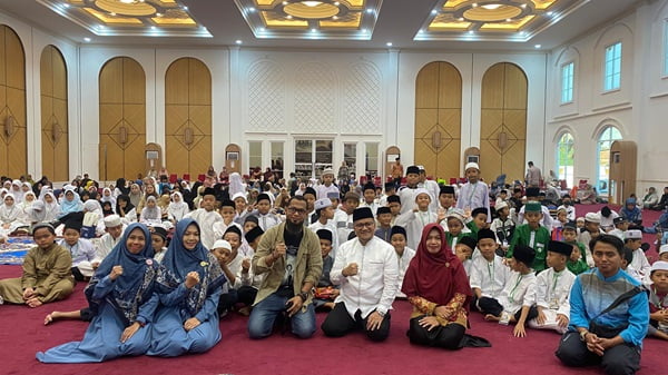 H. Maulana buka bersama Persatuan Perawat Nasional Indonesia (PPNI) Jambi di Gedung Maulida Conventions Center.