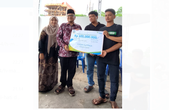 H.Maulana Serahkan Santunan BPJS Ketenagakerjaan Untuk Keluarga Almarhum Pekerja Lepas DLH Kota Jambi