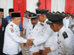 gubernur saat menghadiri pengukuhan perpanjangan masa jabatan kepala desa dan ketua tim penggerak pemberdayaan dan kesejahteraan keluarga (tp pkk) desa di kabupaten muaro jambi