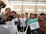 Gubernur Jambi Al Haris melakukan pembukaan gerakan pangan murah di Desa Tangkit