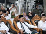 wakil gubernur jambi, abdullah sani menghadiri acara pelepasan festival takbiran idul adha 1445 h, yang berlangsung di halaman rumah dinas bupati tanjung jabung barat