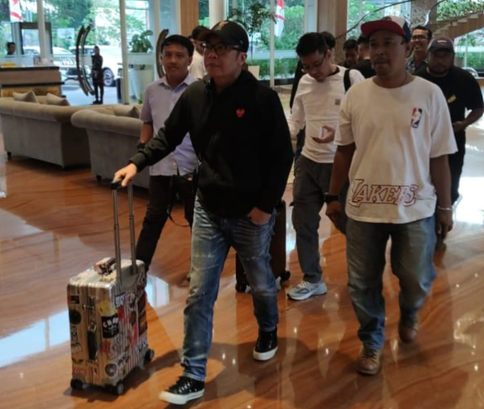 kedatangan ari lasso di jambi untuk meriahkan deklarasi h abdul rahman andi muhammad guntur.