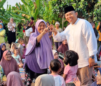 momen kedekatan calon walikota jambi h. abdul rahman bersama eman emak.