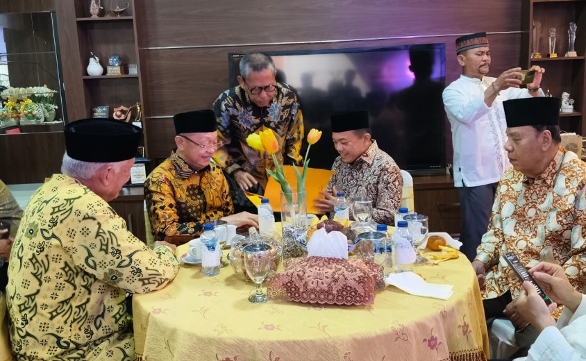 Ketua DPD I Golkar Provinsi Jambi, Cek Endra (CE) menegaskan kepada semua kader Golkar Se-provinsi Jambi dan tim sukses yang mengantarkan dirinya duduk di DPR RI untuk tegak lurus mendukung Haris-Sani