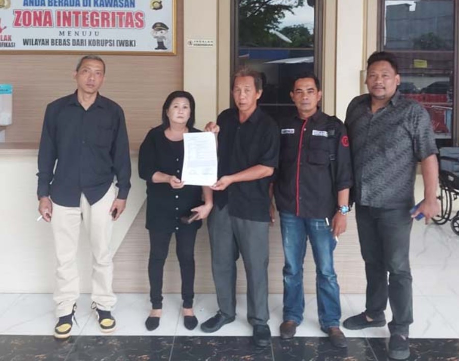 Oknum Tim Sukses (Timses) Caraku Maulana, mengancam akan menghancurkan tempat ibadah warga keturunan Tionghoa Klenteng Sua Ong Bio yang terletak di kawasan Sungai Sawang, Kota Jambi.