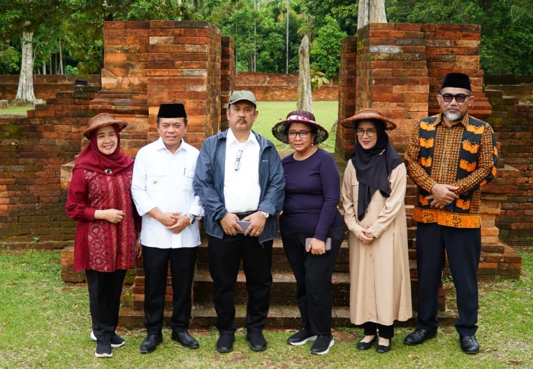 Gubenur Jambi, Al Haris mendampingi Kunker Menteri Perancanan pembangunan nasional (kepala Bappenas) Rachmat Pambudy, meninjau lokasi pembangunan proyek museum Kawasan Cagar Budaya Nasional (KCBN) Candi Muaro Jambi