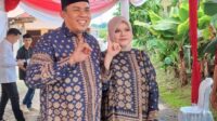 Calon Walikota Jambi nomor urut 2, H Abdul Rahman menggunakan hak pilihnya di TPS 4 Pematang Sulur