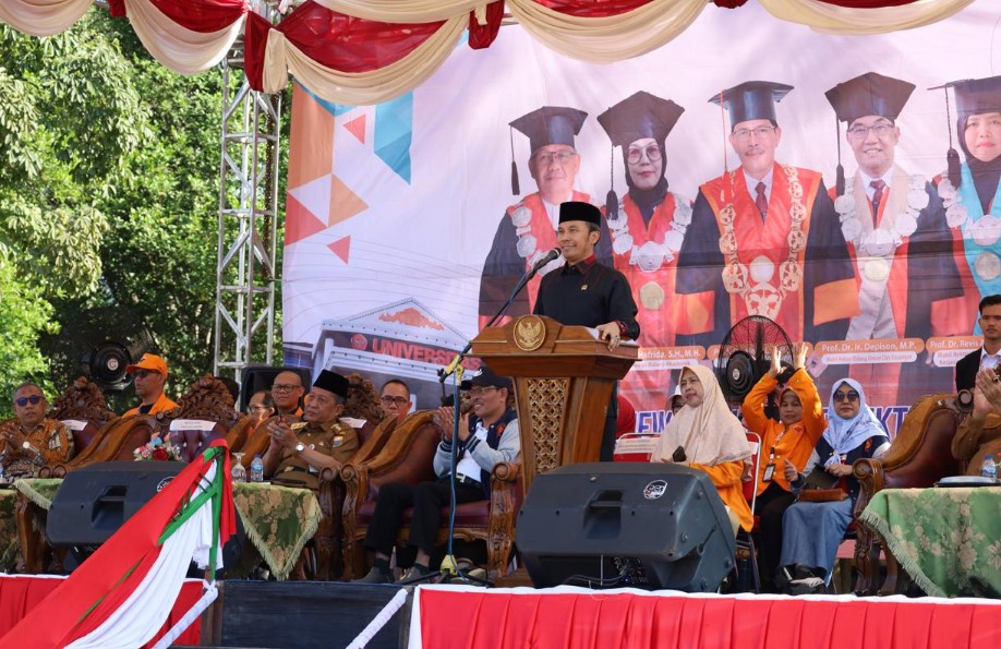 Ketua DPRD Provinsi Jambi, Edi Purwanto mengingatkan kepada lebih dari 6.000 mahasiswa baru Universitas Jambi soal tantangan kedepan bagi anak-anak muda.