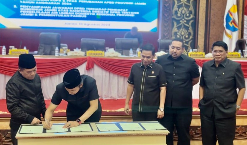 DPRD Provinsi Jambi menggelar rapat paripurna dengan agenda Pembahasan KUPA dan PPAS Perubahan APBD Tahun Anggaran 2024 dan penyampaian Jawaban DPRD terhadap pendapat Gubernur Jambi atas Ranperda Inisiatif DPRD