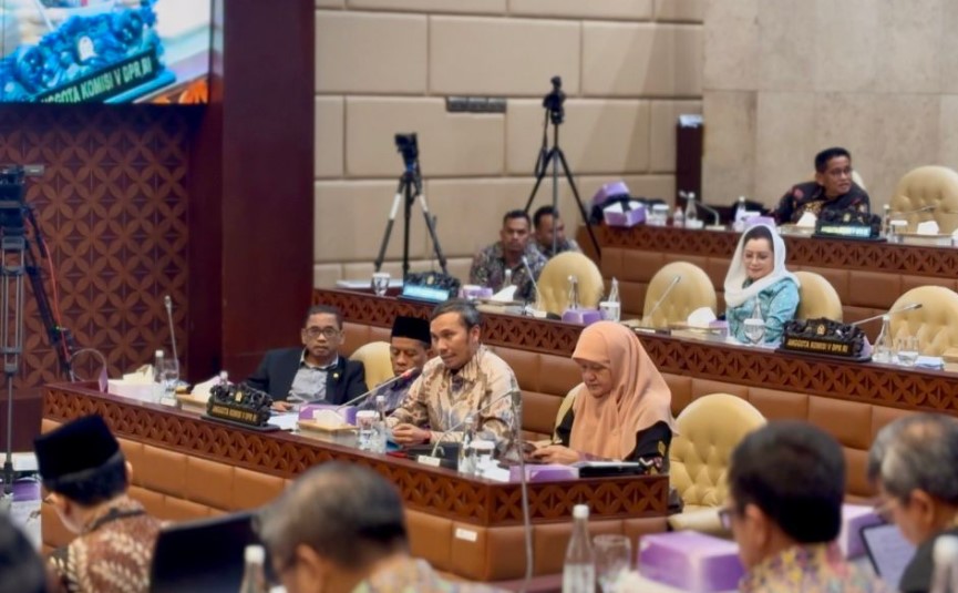 Anggota DPR RI Dapil Jambi, Edi Purwanto mendorong Kementerian Pekerjaan Umum (PU) untuk membangun jembatan layang atau Fly Over di Simpang Mayang, Kota Jambi.