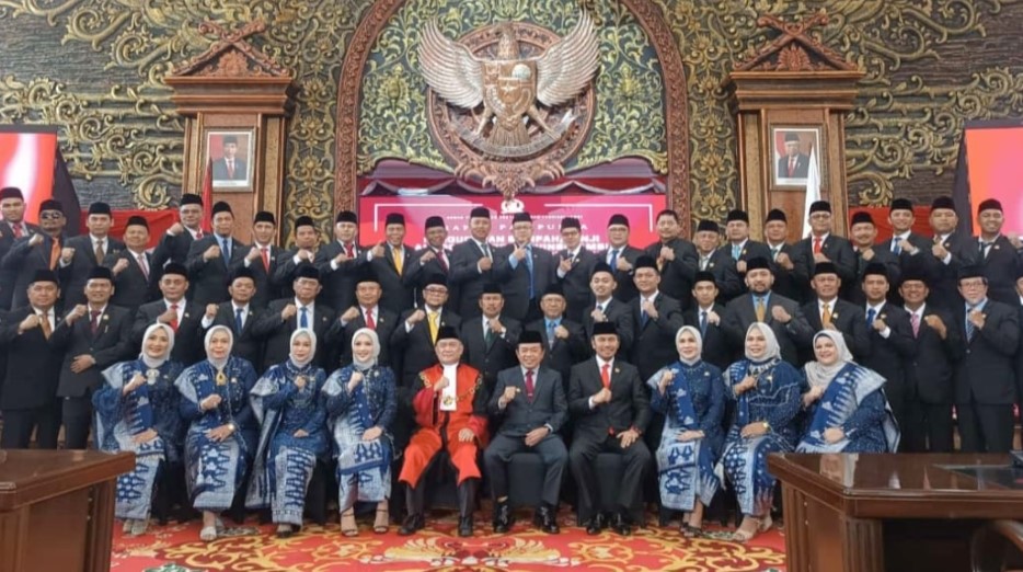 Anggota DPRD Provinsi Jambi periode 2024-2029 resmi dilantik di gedung DPRD Provinsi Jambi