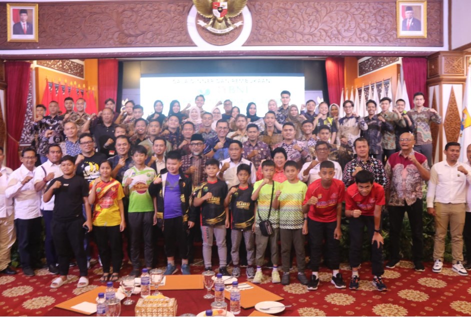 Penjabat Sementara (Pjs) Gubernur Jambi Dr. H. Sudirman, SH, MH membuka secara resmi Kejuaraan Bulu Tangkis BNI Sirkuit Nasional B Jambi