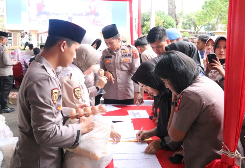 Kepolisian Daerah (Polda) Jambi menggelar bazar Ramadhan Polri Presisi dan Baksos secara serentak
