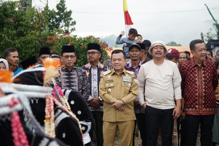 pejabat tidur di dusun