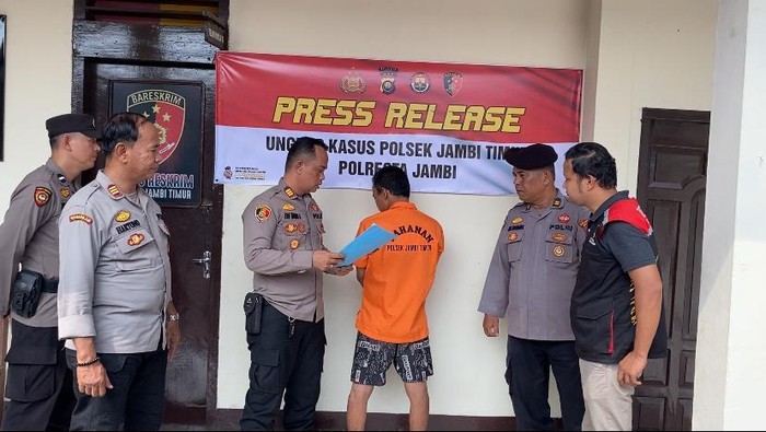 pelaku pencuri kloset
