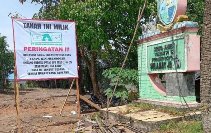 Pembangunan stockpile batu bara PT Sinar Anugerah Sukses (PT SAS) di kawasan padat penduduk Aur Kenali.