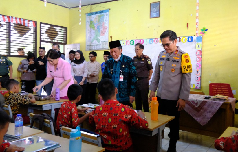 Wagub Sani Hadiri Peresmian SPPG Polda Jambi