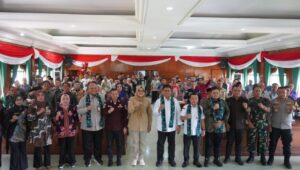 Gubernur Jambi, Dr. H. Al Haris, S.Sos., MH., bersama Bupati Tanjung Jabung Timur, Hj. Dillah Hikmah Sari, ST., serta Wakil Bupati Muslimin Tanja, S.Th.I., M.Si., mendampingi Wakil Menteri Transmigrasi Viva Yoga Mauladi, M.Si., dalam kegiatan Kunjungan Kerja sekaligus dialog bersama Pemerintah Kabupaten Tanjung Jabung Timur
