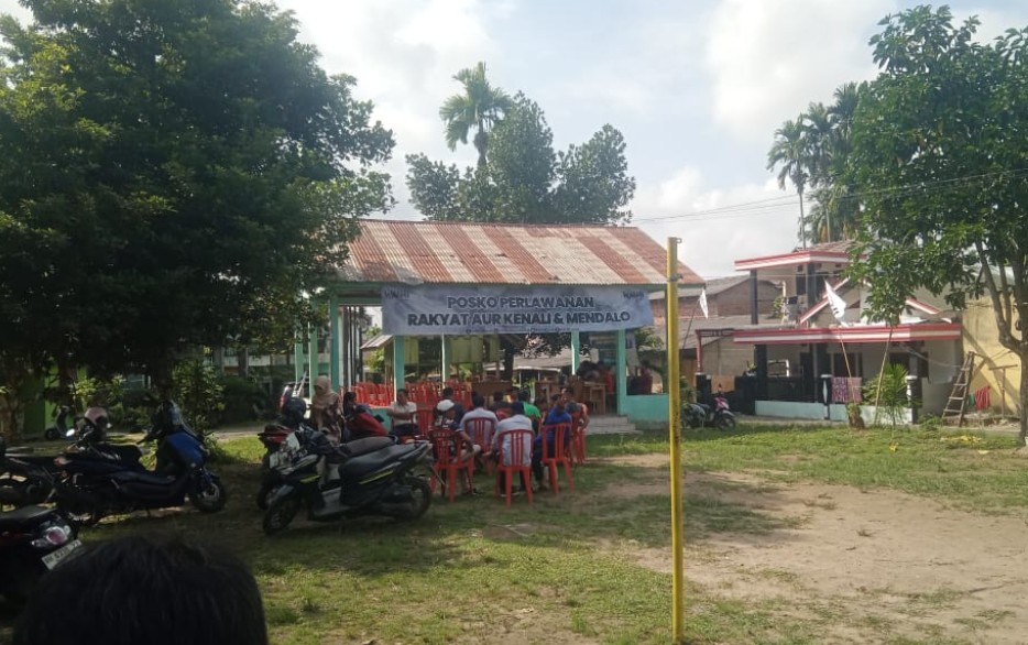 Perlawanan warga Aur Kenali Kelurahan Penyengat Rendah, Kecamatan Telanaipura, Kota Jambi, terhadap keberadaan stockpile batu bara PT SAS di daerah tersebut sepertinya tidak main main.
