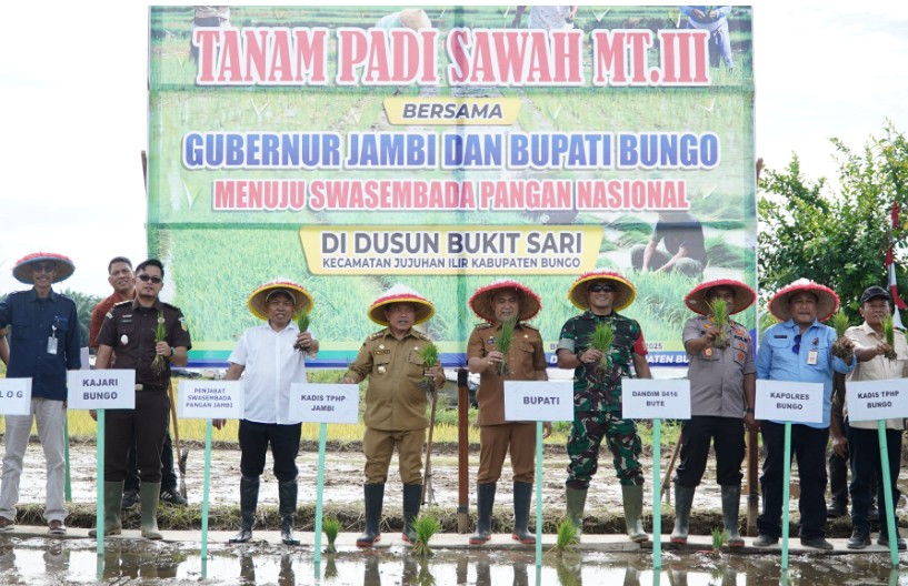 Gubernur Al Haris Salurkan Bantuan Rp. 9,5 Miliar untuk Dukung Swasembada Pangan di Bungo