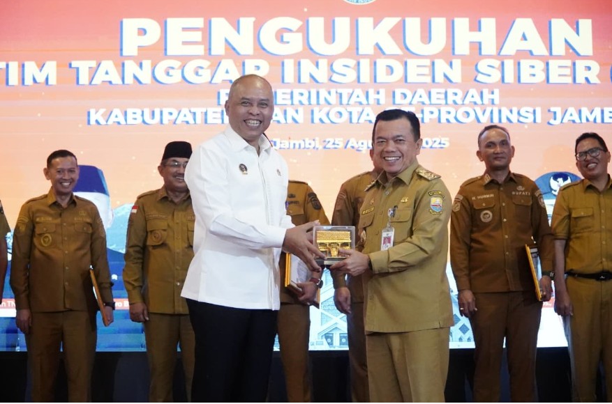 Gubernur Al Haris Terima Penghargaan Jambi Jadi Provinsi ke-6 Lengkapi Tim Tanggap Insiden Siber, Tegaskan Perkuat Ketahanan Digital Daerah