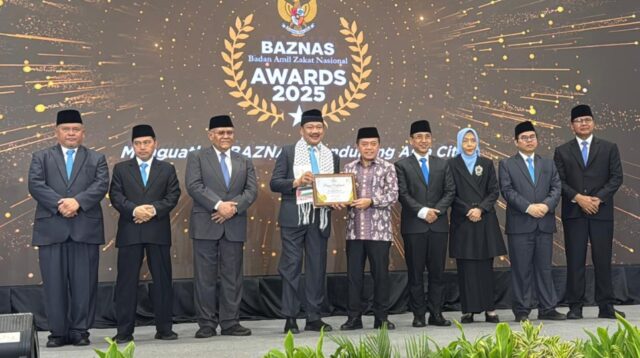 Terima Penghargaan BAZNAS Awards 2025, Gubernur Al Haris Bertekad Terus Perkuat Peran Zakat di Provinsi Jambi