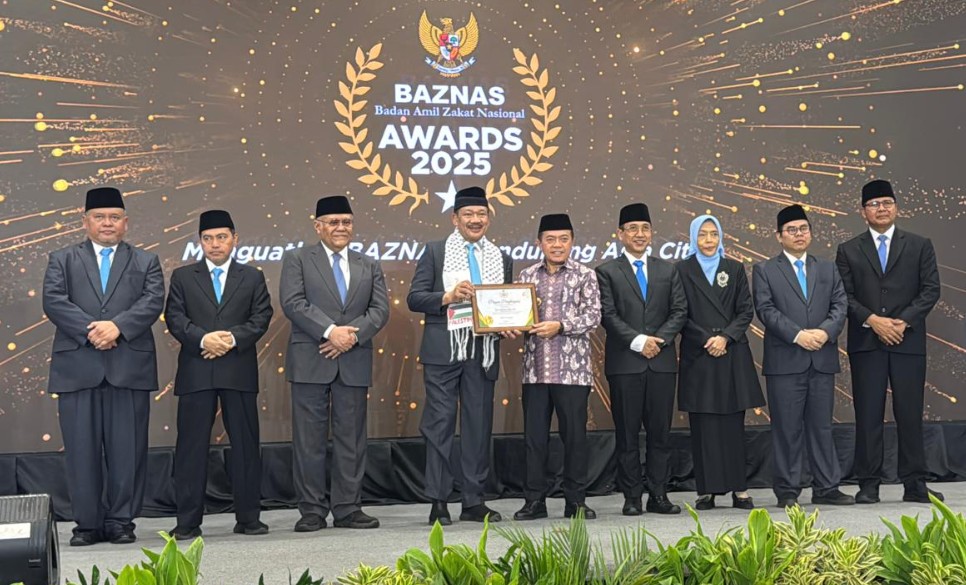 Terima Penghargaan BAZNAS Awards 2025, Gubernur Al Haris Bertekad Terus Perkuat Peran Zakat di Provinsi Jambi