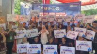 Hj. Hesti Haris Serahkan 50 Unit Bantuan Bedah Rumah di Kota Jambi