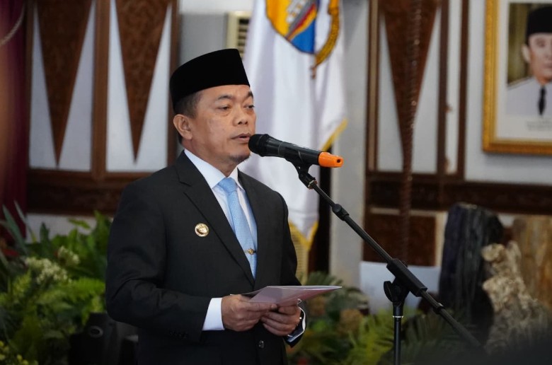 Lantik Direksi Baru Bank Jambi, Gubernur Al Haris Tekankan Profesionalisme dan Inovasi
