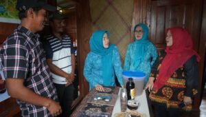 Hj. Hesti Haris Apresiasi Inovasi Rumah Kreatif Nekno dalam Pemanfaatan Limbah Sawit